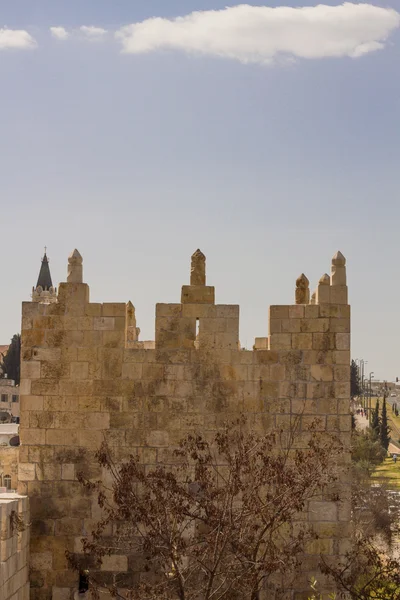 Defensive wall of the ancient holy Jerusalem . — Stock Photo, Image