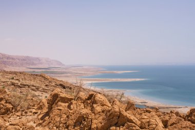 Ölü Deniz'in güzel sahil .