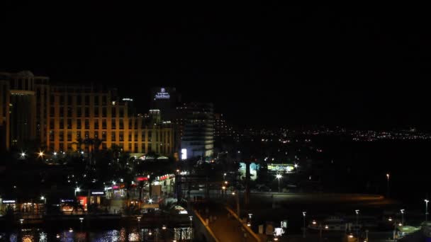 Vista sobre o golfo de Aqaba e a cidade de Eilat à noite, Israel — Vídeo de Stock