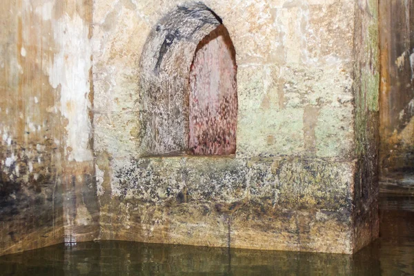 Der antike Pool der Bögen . — Stockfoto