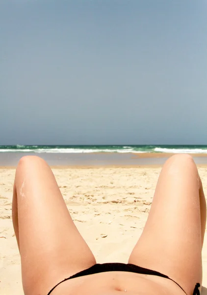 Nő a strandon . — Stock Fotó