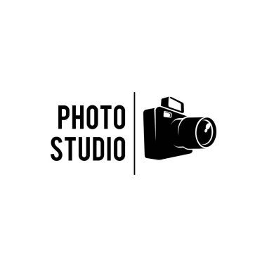 Fotoğraf stüdyosu logosu, fotoğrafçı logosu ya da fotoğraf ikonu ile ilgili kamera illüstrasyonu. Vektör EPS 10