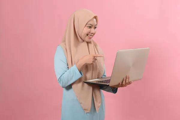 Portrait Smile Young Beautiful Muslim Girl Holding Laptop Computer Pointing — Stok Foto