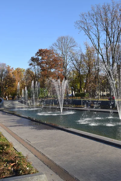 Харків Україна 2021 Жовтня Вид Канал Фонтаном Краплі Бризки Вода — стокове фото