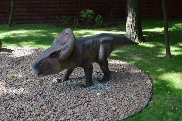 Dino Park Kharkov August 2021 Tagesansicht Der Schönen Dinosaurier Skulptur — Stockfoto