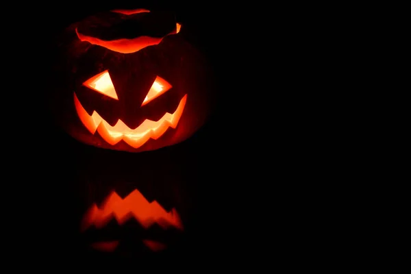 Vue Rapprochée Citrouille Effrayant Halloween Avec Les Yeux Brillants Intérieur — Photo