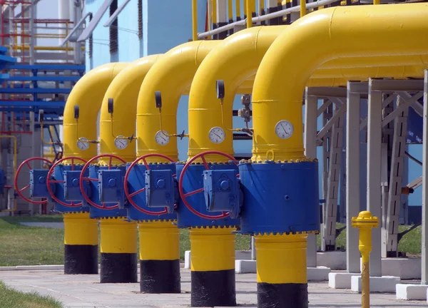 Газовые клапаны на газовой компрессорной станции Лицензионные Стоковые Фото