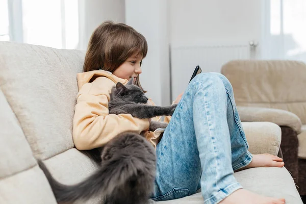 Social Media Schoolgirl Girl Sits Couch Hugging Cat Phone Her — Stock Photo, Image