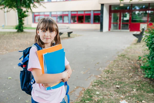 Portrait Schoolgirl Backpack Her Back Textbooks Her Hands School Back — Fotografia de Stock