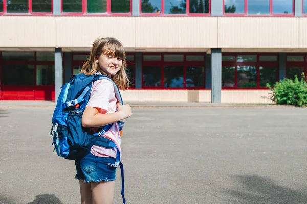 Portrait Teenager Schoolgirl Front School Building Children Begin School Year — Fotografia de Stock