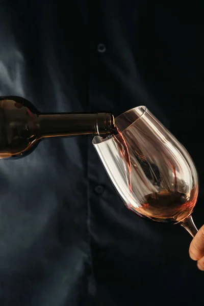 Close Man Sommelier Pouring Red Wine Bottle Glass — 스톡 사진