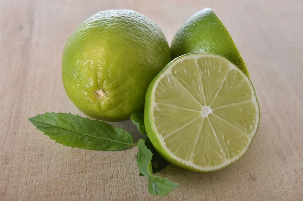 Limoen en munt — Stockfoto