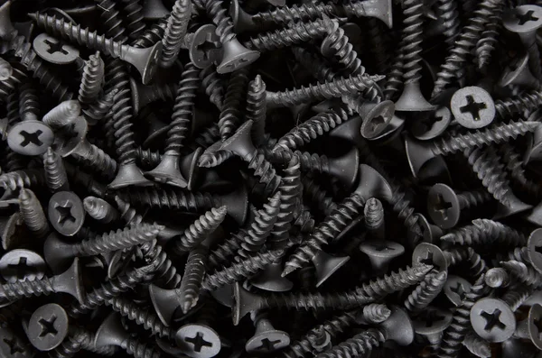 arka planda kendini vurma vidalar