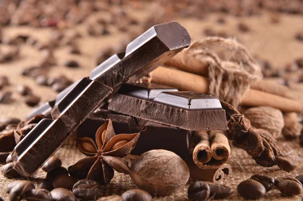 Chocolade en specerijen — Stockfoto