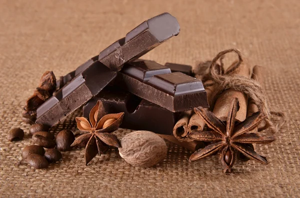 Chocolade en specerijen — Stockfoto