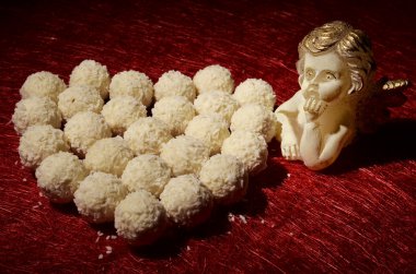 kalp şeklinde şeker