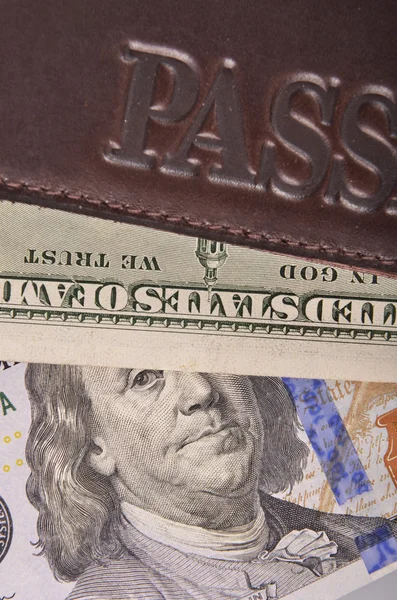 Money and passport — Stock Photo, Image