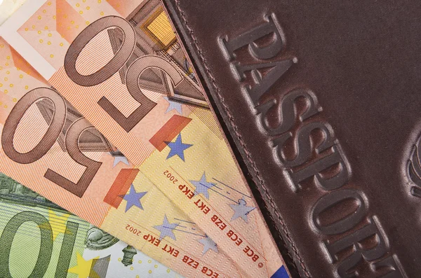 Geld und Reisepass — Stockfoto