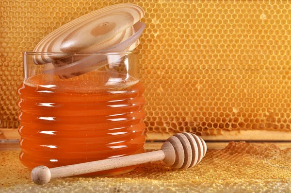 Jar of honey and stick — Stock Photo, Image