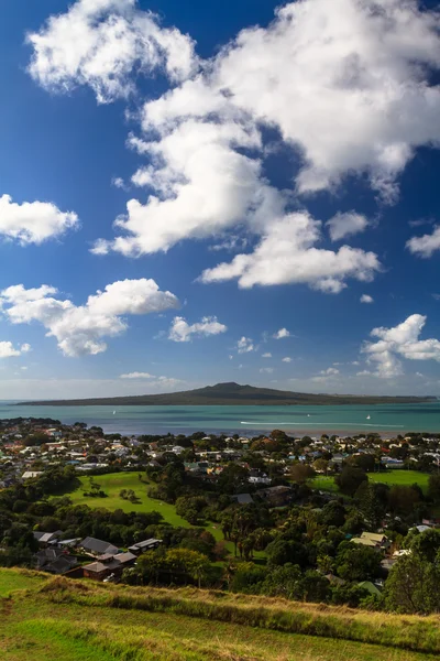 朗伊托托岛从德文波特，奥克兰，新西兰 — 图库照片