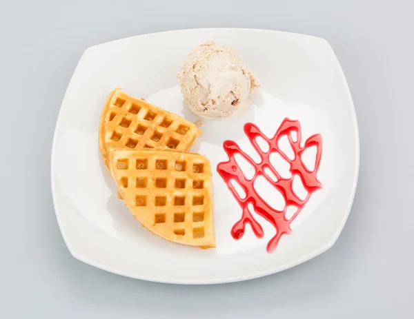 Cialde belghe con gelato e sciroppo Fotografia Stock
