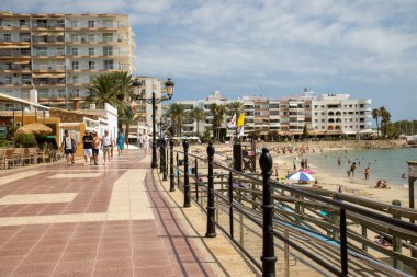 Güzel İbiza adası ana sahil cephesini gösteriyor.