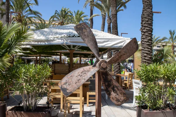 Vecchio Timone Barche Arrugginite Fuori Bar Nella Città Ibiza Spagna — Foto Stock