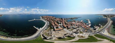 Bulgaristan 'ın Sunny Beach plajındaki sahil manzarası 360 derece tam küre Panoramik fotoğraf görüntüsü. Kıyı şeridi, altın kumlu plajlar ve okyanus manzarasını gösteriyor..