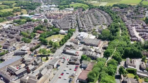 Luftaufnahmen Des Dorfes Cleckheaton Yorkshire Großbritannien Zeigen Eine Ansicht Einer — Stockvideo