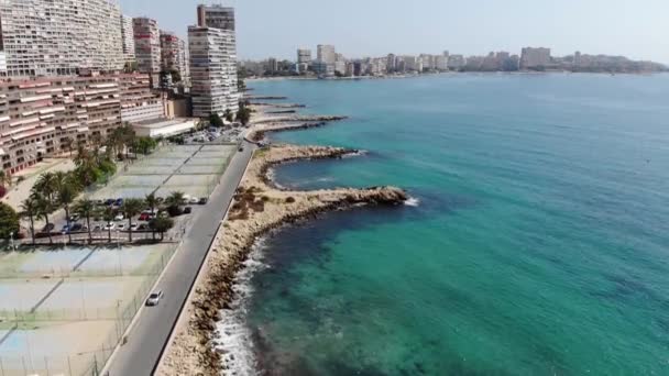 Letecké Záběry Ohromující Pobřežní Pláže Alicante Španělsku Ukazující Plážovou Frontu — Stock video