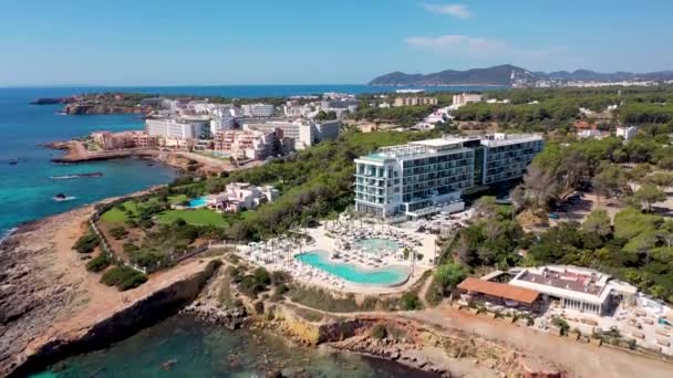 Zdjęcia Lotnicze Pięknej Wyspy Ibiza Hiszpania Balearach Pokazujące Plażę Hotele — Wideo stockowe