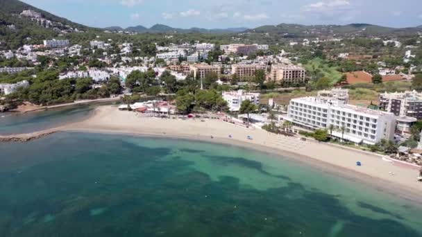 Zdjęcia Lotnicze Pięknej Wyspy Ibiza Hiszpania Balearach Pokazujące Plażę Hotele — Wideo stockowe