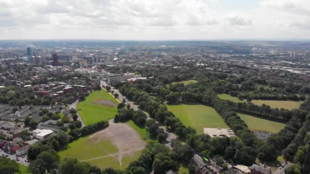 Zdjęcia Lotnicze Miasta Headingley Leeds Pokazują Słynny Kampus Uniwersytetu Leeds — Wideo stockowe