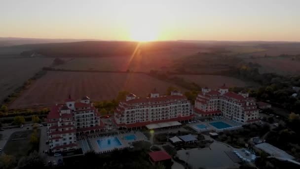 Luchtfoto Van Prachtige Kleine Stad Badplaats Obzor Bulgarije Met Zonsondergang — Stockvideo