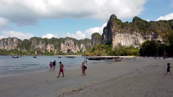 People Relaxing Beach Railay Beach Nang Thailand Taken Hot Sunny — Stockvideo