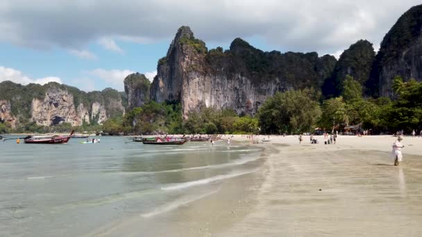 People Relaxing Beach Railay Beach Nang Thailand Taken Hot Sunny — стокове відео