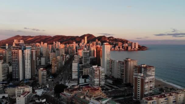 Aerial Footage Benidorm Sunset Showing Beaches Hotels Buildings Sun Reflexing — Wideo stockowe