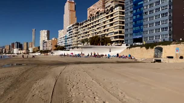 Beautiful South Beach Benidorm Showing People Doing Exercises Beach Bright — Vídeo de stock