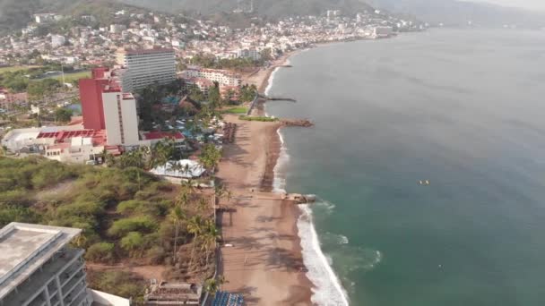 Zdjęcia Dronów Lotniczych Pięknej Plaży Wybrzeża Puerto Vallarta Meksyku Miasto — Wideo stockowe