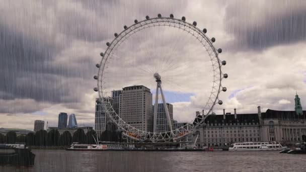 ロンドン 2021年7月24日 冬の暗い曇りの雨の日に有名なロンドンの目の観覧車を示す英国の首都 テムズ川による雨 — ストック動画