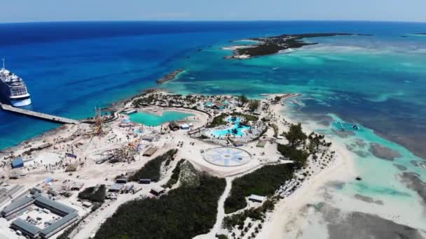 巴哈马的小斯特鲁普礁 Little Stirup Cay 或可可礁 Cococay 美丽的热带海滩的空中无人驾驶飞机镜头 这是皇家加勒比游轮中的一个贝瑞群岛 — 图库视频影像