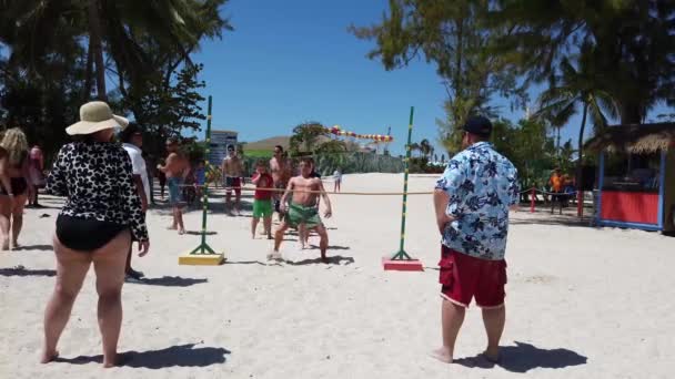 Cococay Bahamas Abril 2019 Pessoas Fazendo Limbo Dançando Uma Bela — Vídeo de Stock