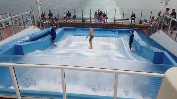 Nassau Bahamas Avril 2019 Des Gens Surfent Sur Paquebot Croisière — Video