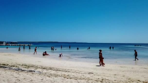 Nassau Bahamas Abril 2019 Time Lapse People Beautiful Beach Bahamas — Vídeo de Stock