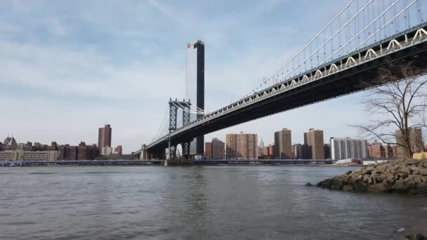 Den Berömda Brooklyn Bron Och Manhattan Bron Över Den Berömda — Stockvideo