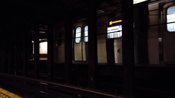 New York Abd Nisan 2019 Yeraltı Tren Istasyonlarında Seyahat Eden — Stok video