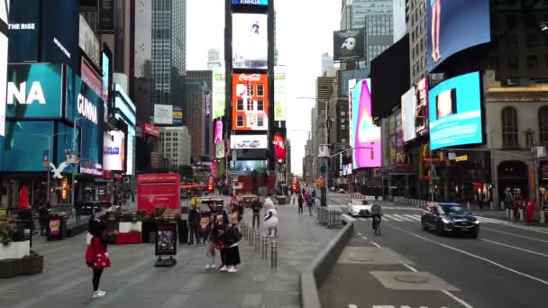 Нью Йорк Сша Апреля 2019 Года След Тайм Сквер Манхэттена — стоковое видео