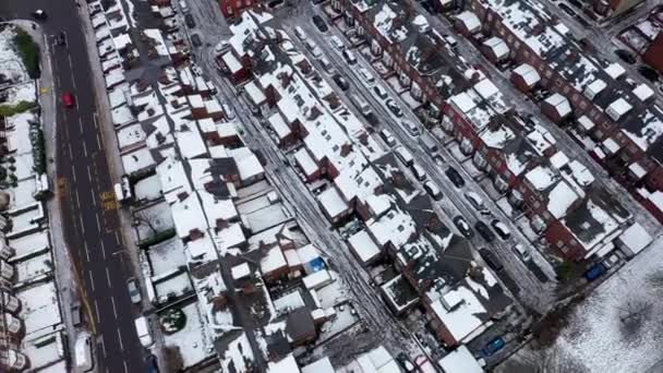 Letecký Záznam Zasněženého Dne Městě Leeds Velké Británii Ukazující Řady — Stock video