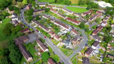 İngiltere 'nin batısındaki Bradford şehrindeki tarihi Shipley şehrinin insansız hava aracı görüntüleri kasabadaki yerleşim yerlerini gösteriyor..