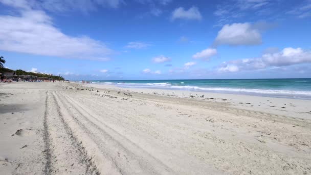 Het Prachtige Strand Aan Voorkant Van Het Cubaanse Strand Bij — Stockvideo